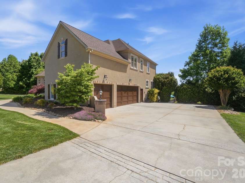 159 Riverchase Lane, Mooresville, NC 28115.  MLS# CAR4372819, YatesRealty ID 18318. 