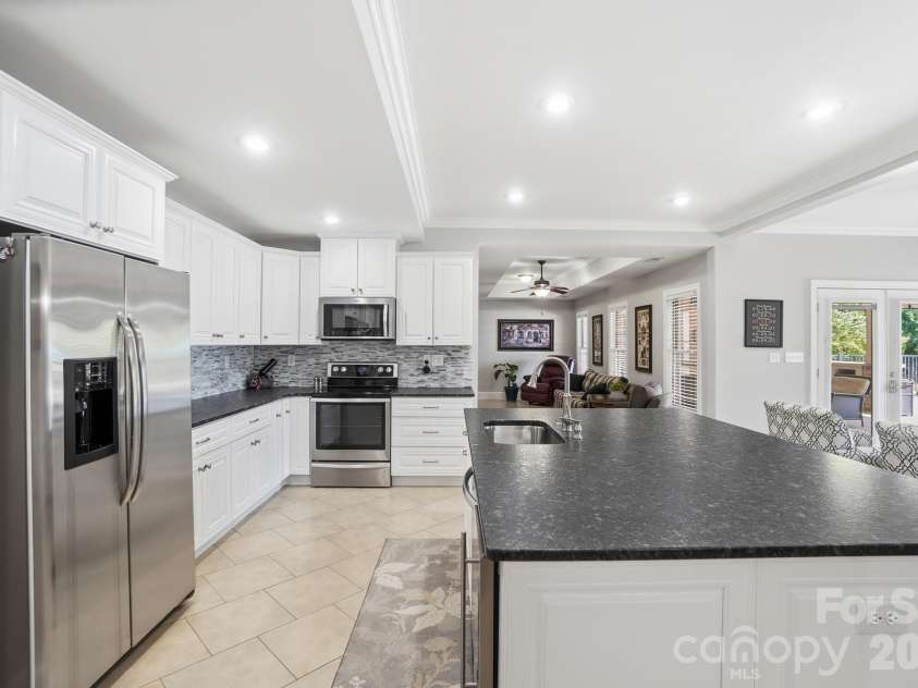 159 Riverchase Lane, Mooresville, NC 28115.  MLS# CAR4372819, YatesRealty ID 18318. LOWER LEVEL KITCHEN