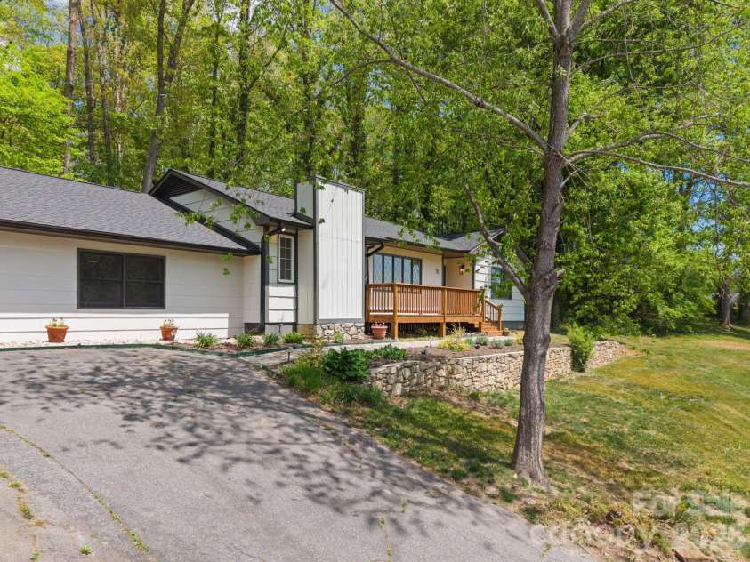 70 Melton Road, Candler, NC 28715.  MLS# CAR4369605, YatesRealty ID 18319. 