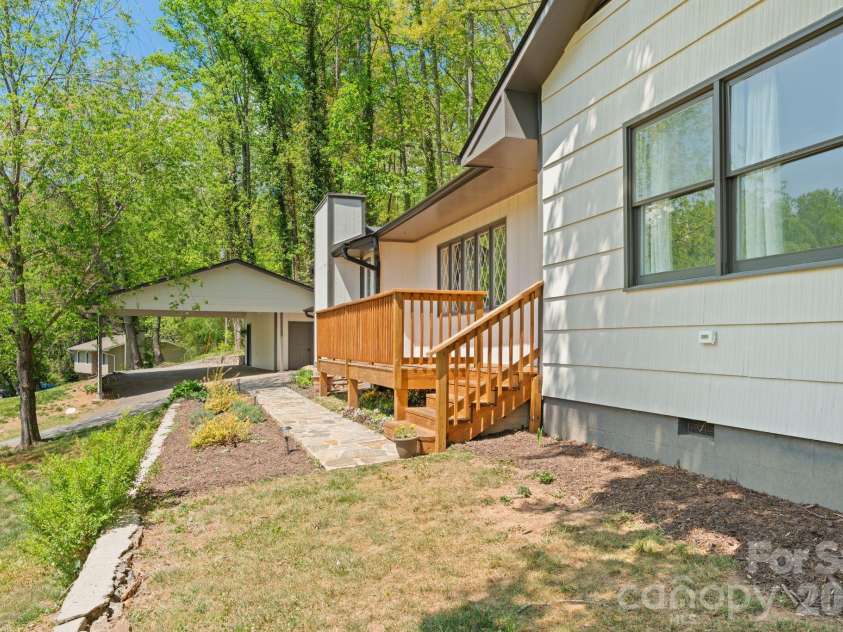70 Melton Road, Candler, NC 28715.  MLS# CAR4369605, YatesRealty ID 18319. 