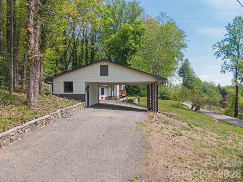 70 Melton Road, Candler, NC 28715.  MLS# CAR4369605, YatesRealty ID 18319. 