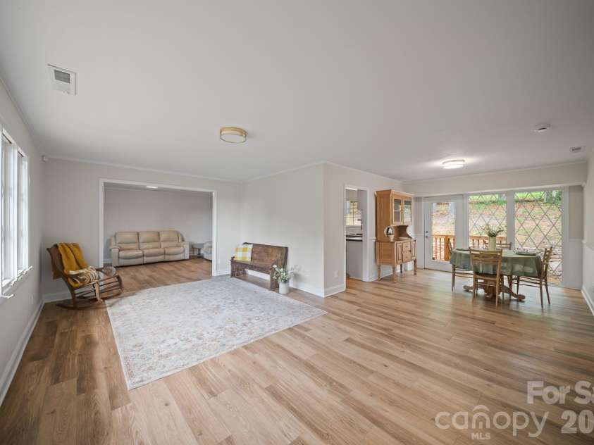 70 Melton Road, Candler, NC 28715.  MLS# CAR4369605, YatesRealty ID 18319. 