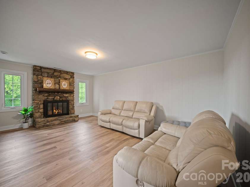 70 Melton Road, Candler, NC 28715.  MLS# CAR4369605, YatesRealty ID 18319. 