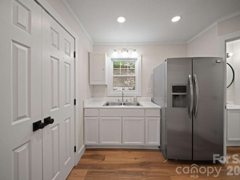 70 Melton Road, Candler, NC 28715.  MLS# CAR4369605, YatesRealty ID 18319. 