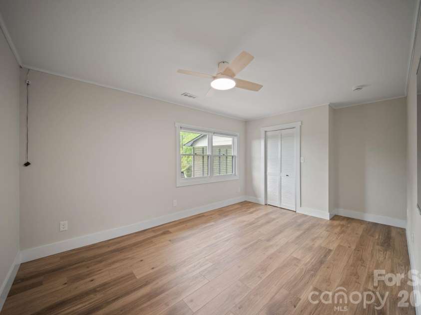 70 Melton Road, Candler, NC 28715.  MLS# CAR4369605, YatesRealty ID 18319. 
