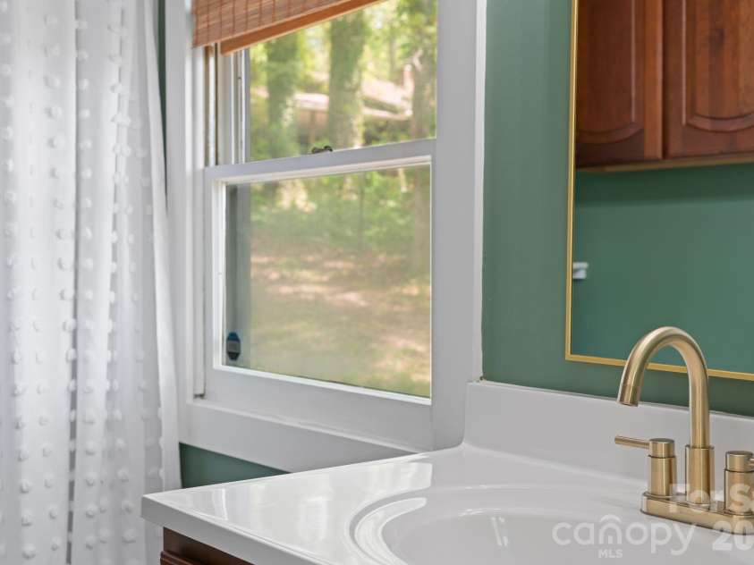 70 Melton Road, Candler, NC 28715.  MLS# CAR4369605, YatesRealty ID 18319. 