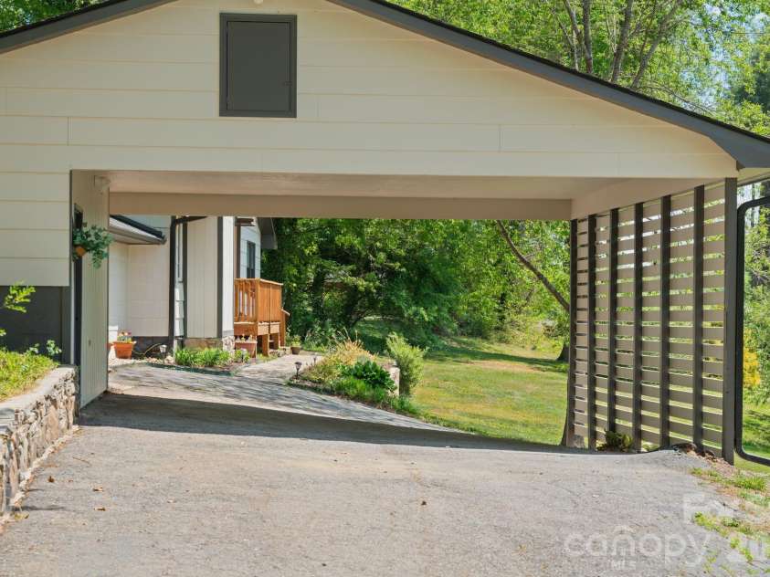 70 Melton Road, Candler, NC 28715.  MLS# CAR4369605, YatesRealty ID 18319. 