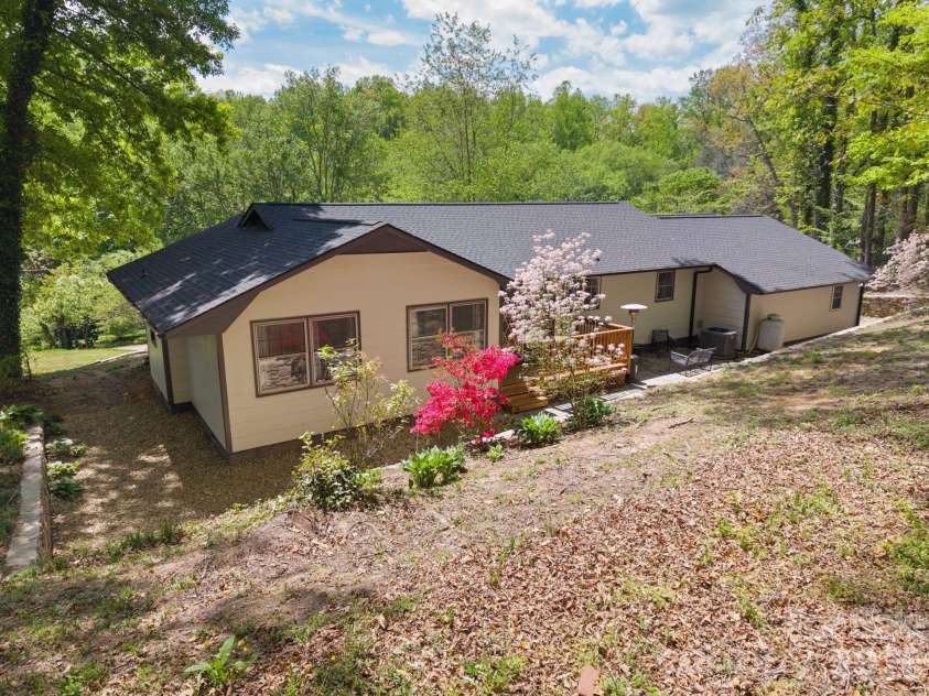 70 Melton Road, Candler, NC 28715.  MLS# CAR4369605, YatesRealty ID 18319. 