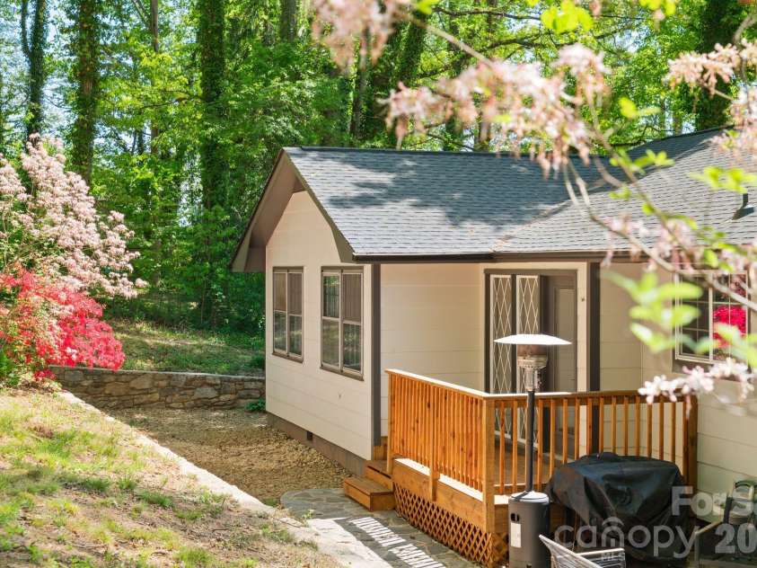 70 Melton Road, Candler, NC 28715.  MLS# CAR4369605, YatesRealty ID 18319. 