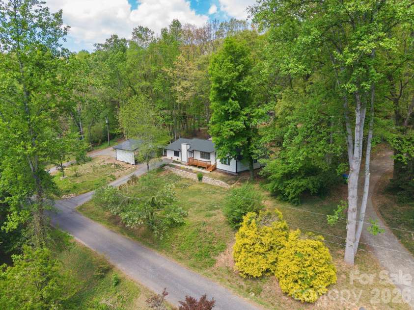 70 Melton Road, Candler, NC 28715.  MLS# CAR4369605, YatesRealty ID 18319. 