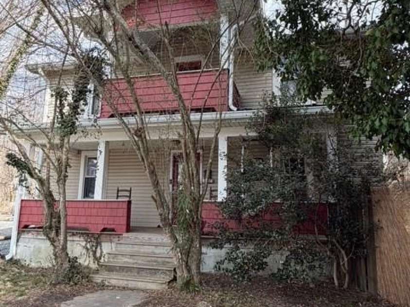46 Mount Clare Avenue, Asheville, NC 28801.  MLS# CAR4369977, YatesRealty ID 18320. 