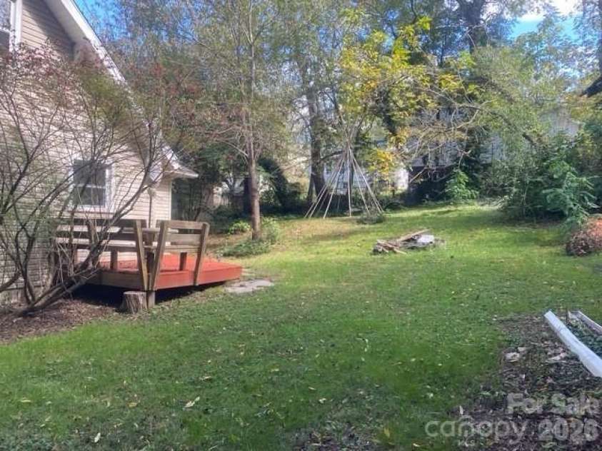 46 Mount Clare Avenue, Asheville, NC 28801.  MLS# CAR4369977, YatesRealty ID 18320. 