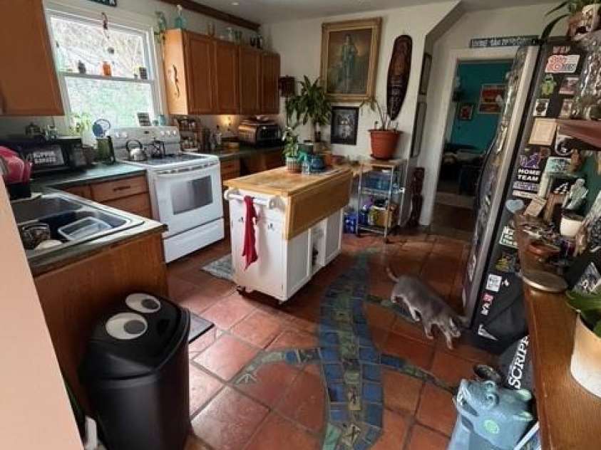 46 Mount Clare Avenue, Asheville, NC 28801.  MLS# CAR4369977, YatesRealty ID 18320. 