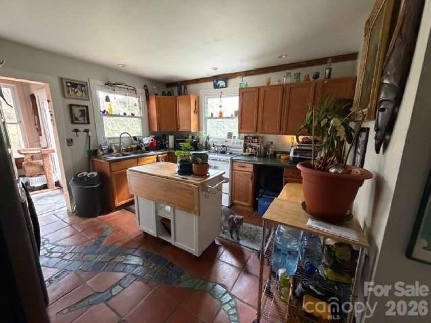 46 Mount Clare Avenue, Asheville, NC 28801.  MLS# CAR4369977, YatesRealty ID 18320. 