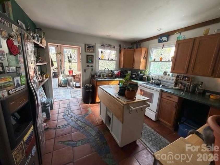 46 Mount Clare Avenue, Asheville, NC 28801.  MLS# CAR4369977, YatesRealty ID 18320. 