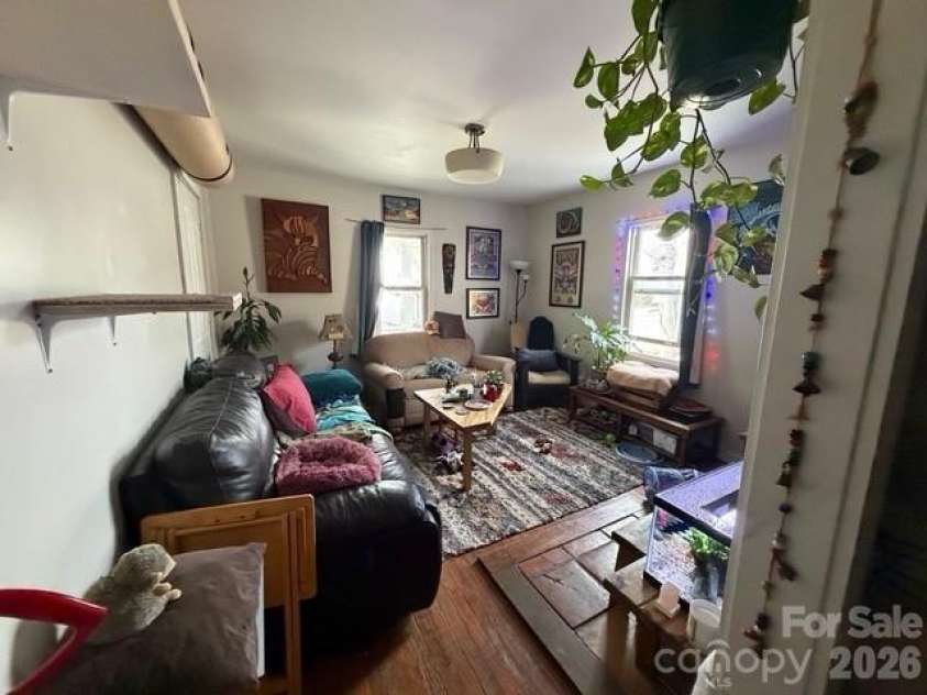 46 Mount Clare Avenue, Asheville, NC 28801.  MLS# CAR4369977, YatesRealty ID 18320. 