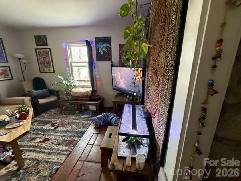46 Mount Clare Avenue, Asheville, NC 28801.  MLS# CAR4369977, YatesRealty ID 18320. 