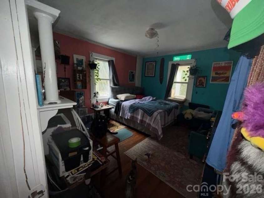 46 Mount Clare Avenue, Asheville, NC 28801.  MLS# CAR4369977, YatesRealty ID 18320. 