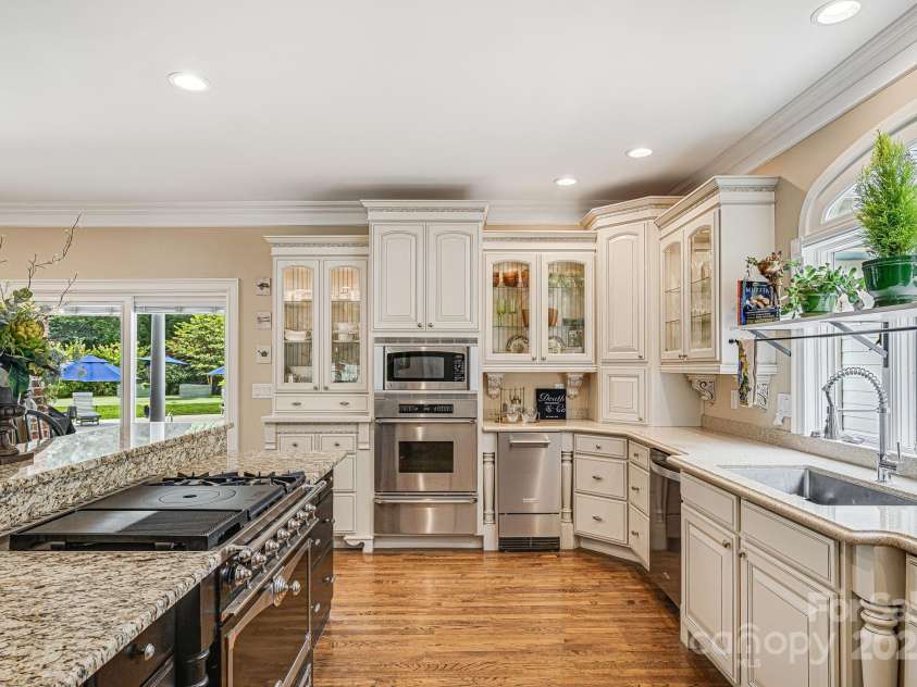 56 Fair Oaks Estate, Fletcher, NC 28732.  MLS# CAR4277078, YatesRealty ID 18320. 