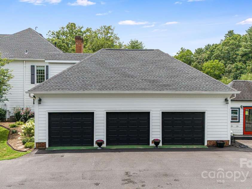 56 Fair Oaks Estate, Fletcher, NC 28732.  MLS# CAR4277078, YatesRealty ID 18320. 