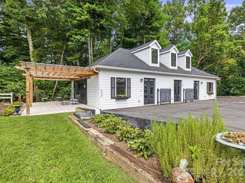 56 Fair Oaks Estate, Fletcher, NC 28732.  MLS# CAR4277078, YatesRealty ID 18320. 