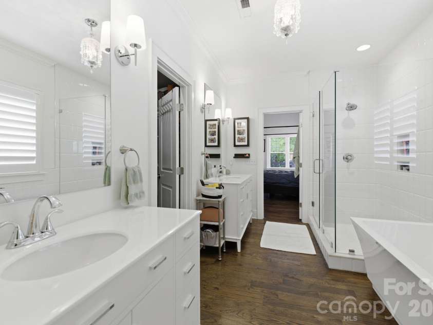 3404 Cosby Place, Charlotte, NC 28205.  MLS# CAR4366736, YatesRealty ID 18321. 