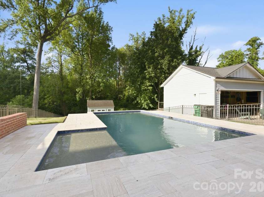 3404 Cosby Place, Charlotte, NC 28205.  MLS# CAR4366736, YatesRealty ID 18321. 