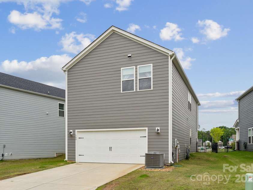 500 Cedar Knoll Circle, Pineville, NC 28134.  MLS# CAR4264878, YatesRealty ID 18321. 