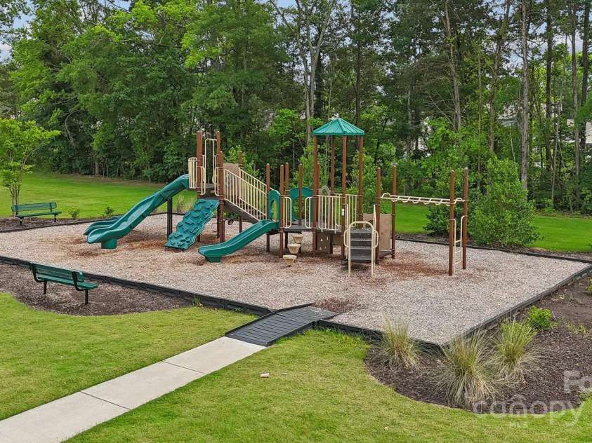 500 Cedar Knoll Circle, Pineville, NC 28134.  MLS# CAR4264878, YatesRealty ID 18321. 