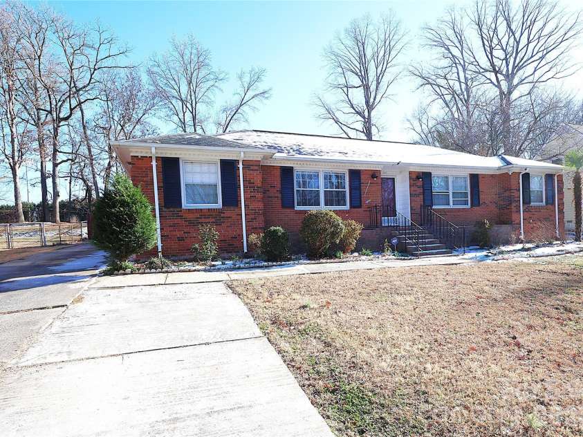 6625 Old Post Road, Charlotte, NC 28212.  MLS# CAR4341423, YatesRealty ID 18322. 