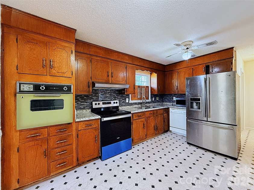 6625 Old Post Road, Charlotte, NC 28212.  MLS# CAR4341423, YatesRealty ID 18322. 