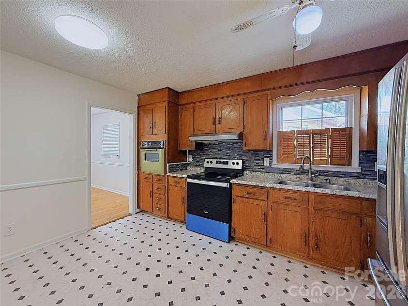 6625 Old Post Road, Charlotte, NC 28212.  MLS# CAR4341423, YatesRealty ID 18322. 