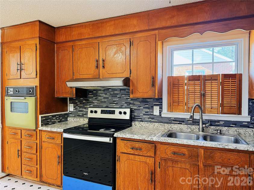 6625 Old Post Road, Charlotte, NC 28212.  MLS# CAR4341423, YatesRealty ID 18322. 