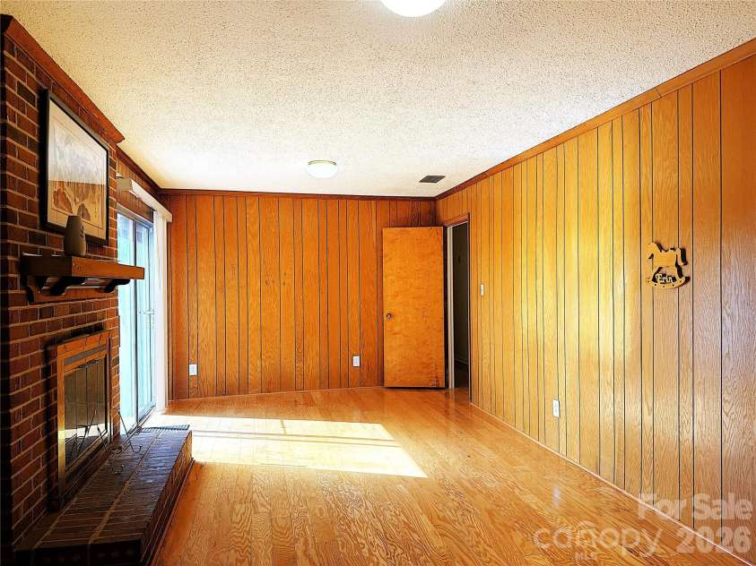 6625 Old Post Road, Charlotte, NC 28212.  MLS# CAR4341423, YatesRealty ID 18322. 