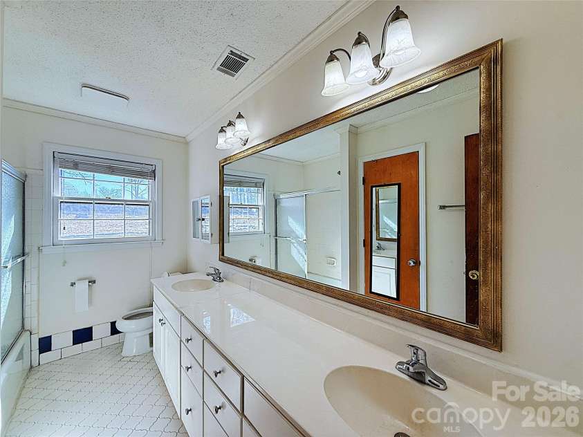 6625 Old Post Road, Charlotte, NC 28212.  MLS# CAR4341423, YatesRealty ID 18322. 