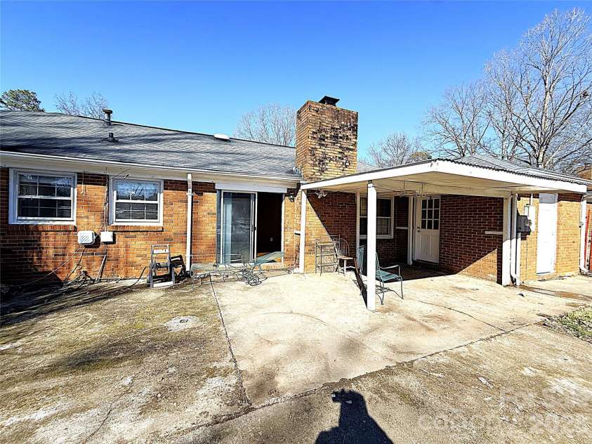 6625 Old Post Road, Charlotte, NC 28212.  MLS# CAR4341423, YatesRealty ID 18322. 