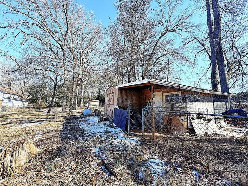 6625 Old Post Road, Charlotte, NC 28212.  MLS# CAR4341423, YatesRealty ID 18322. 