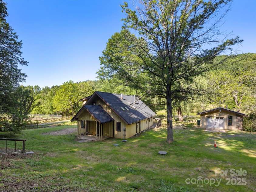 272 Pinners Cove Road, Asheville, NC 28803.  MLS# CAR4265368, YatesRealty ID 18324. 