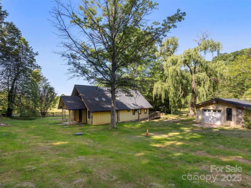 272 Pinners Cove Road, Asheville, NC 28803.  MLS# CAR4265368, YatesRealty ID 18324. 