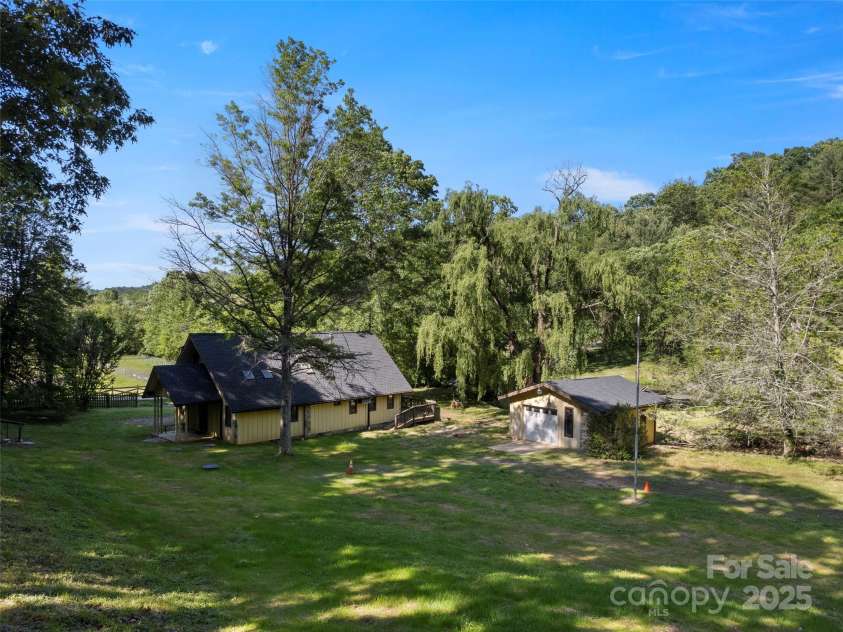 272 Pinners Cove Road, Asheville, NC 28803.  MLS# CAR4265368, YatesRealty ID 18324. 