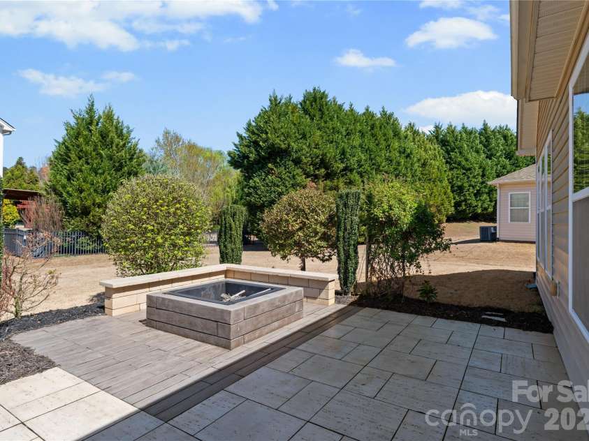 5049 Gladiola Way, Fort Mill, SC 29708.  MLS# CAR4356980, YatesRealty ID 18324. 