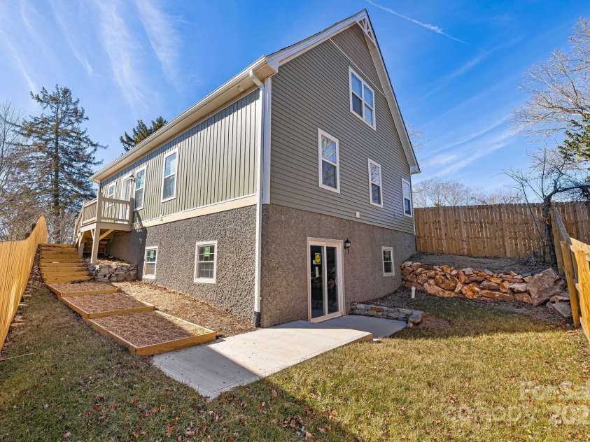 251 Hi Alta Avenue, Asheville, NC 28806.  MLS# CAR4256720, YatesRealty ID 18325. 