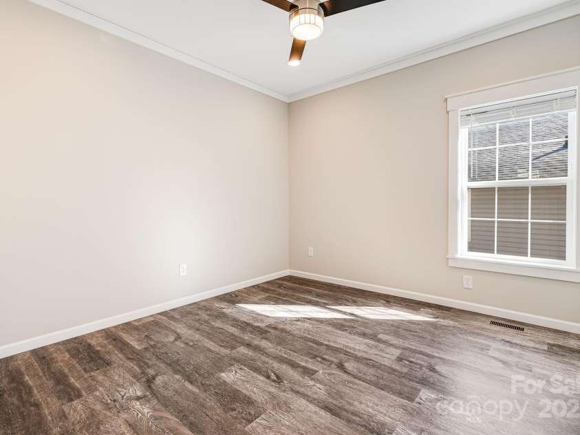 251 Hi Alta Avenue, Asheville, NC 28806.  MLS# CAR4256720, YatesRealty ID 18325. 