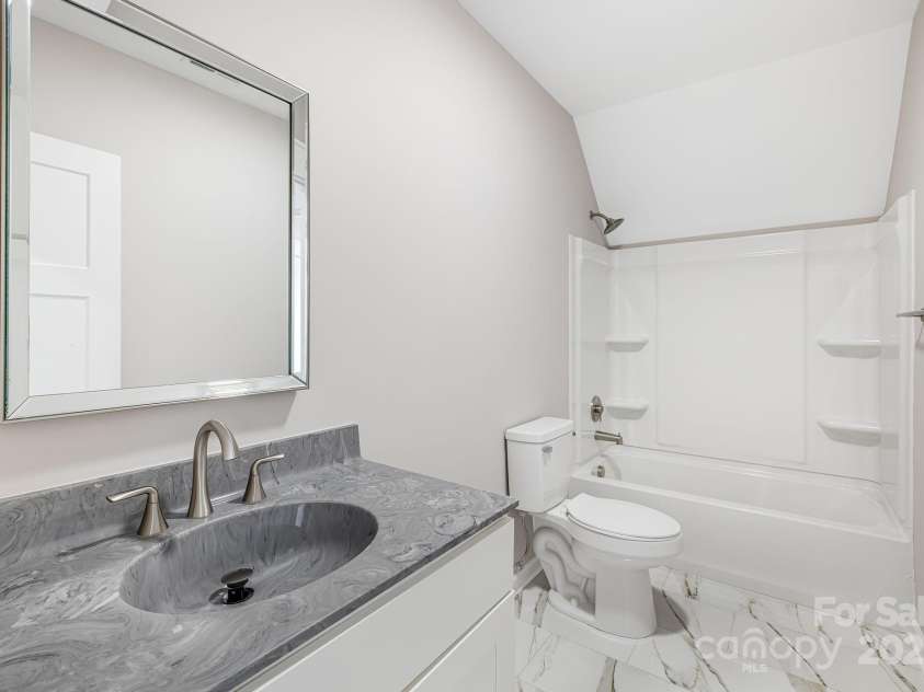 251 Hi Alta Avenue, Asheville, NC 28806.  MLS# CAR4256720, YatesRealty ID 18325. Upstairs bath