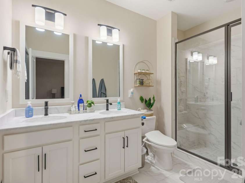 729 Veloway Drive, Rock Hill, SC 29730.  MLS# CAR4376422, YatesRealty ID 18325. Well Appointed Primary Bath