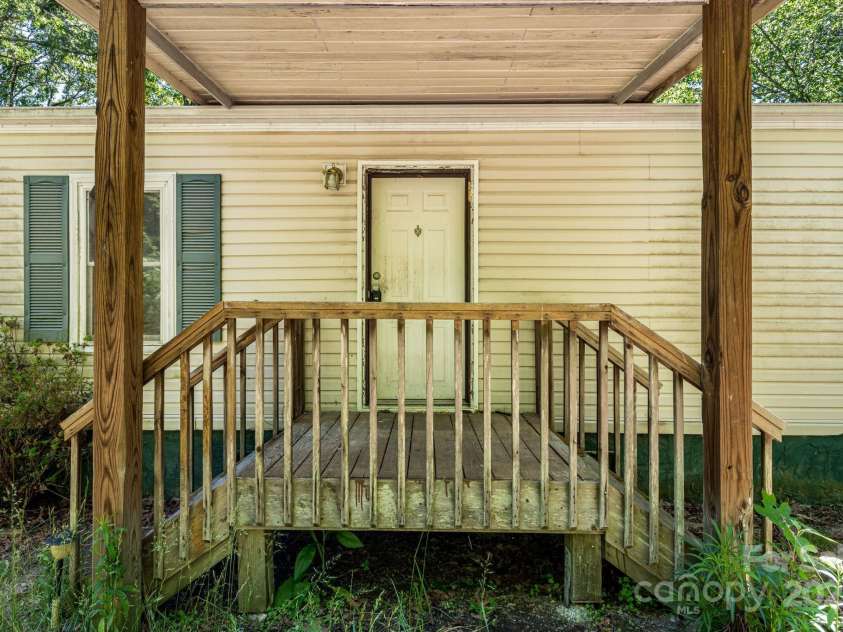 501 Deer Chase Circle, Cedar Mountain, NC 28718.  MLS# CAR4264548, YatesRealty ID 18326. 