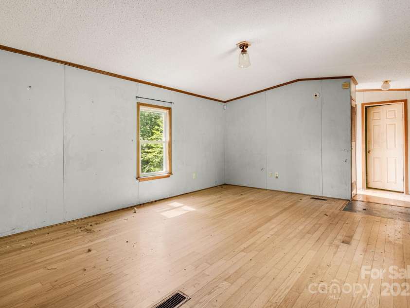 501 Deer Chase Circle, Cedar Mountain, NC 28718.  MLS# CAR4264548, YatesRealty ID 18326. 