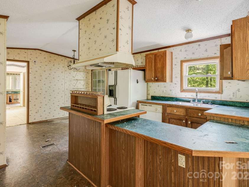 501 Deer Chase Circle, Cedar Mountain, NC 28718.  MLS# CAR4264548, YatesRealty ID 18326. 