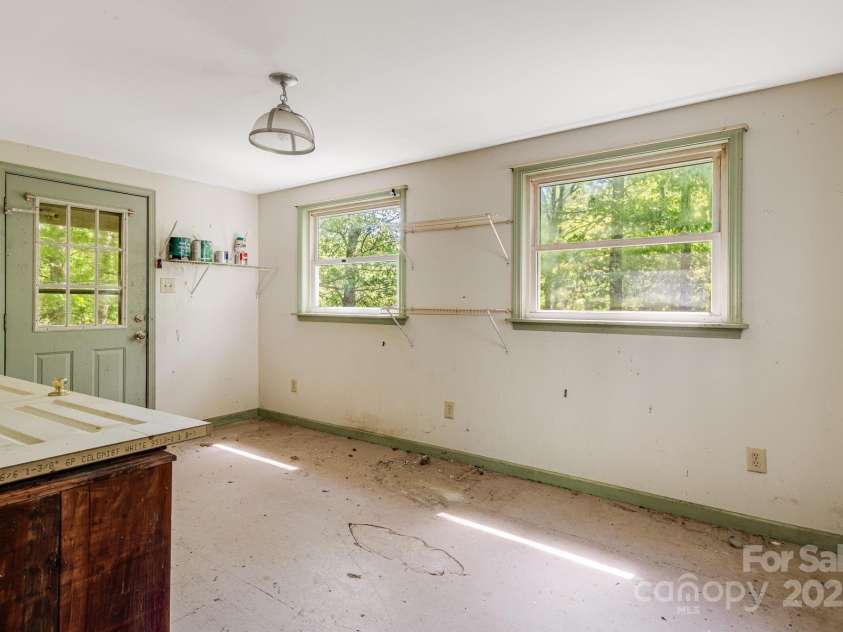 501 Deer Chase Circle, Cedar Mountain, NC 28718.  MLS# CAR4264548, YatesRealty ID 18326. 