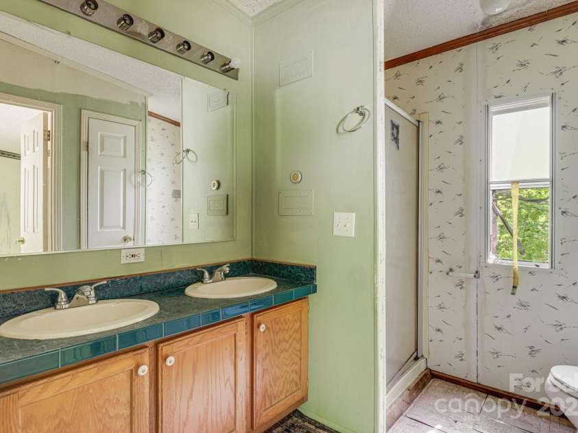 501 Deer Chase Circle, Cedar Mountain, NC 28718.  MLS# CAR4264548, YatesRealty ID 18326. 